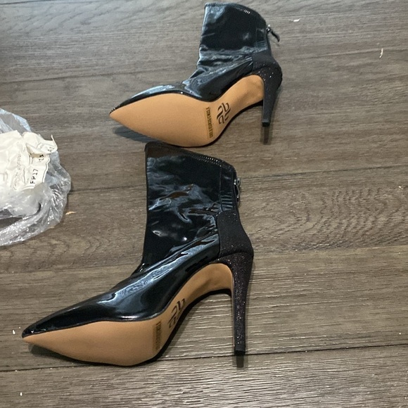 NWT BURJU Savage Ankle Closed Pointed Toe Wet Look With Sparkle Heel | 5.5 - Picture 5 of 7